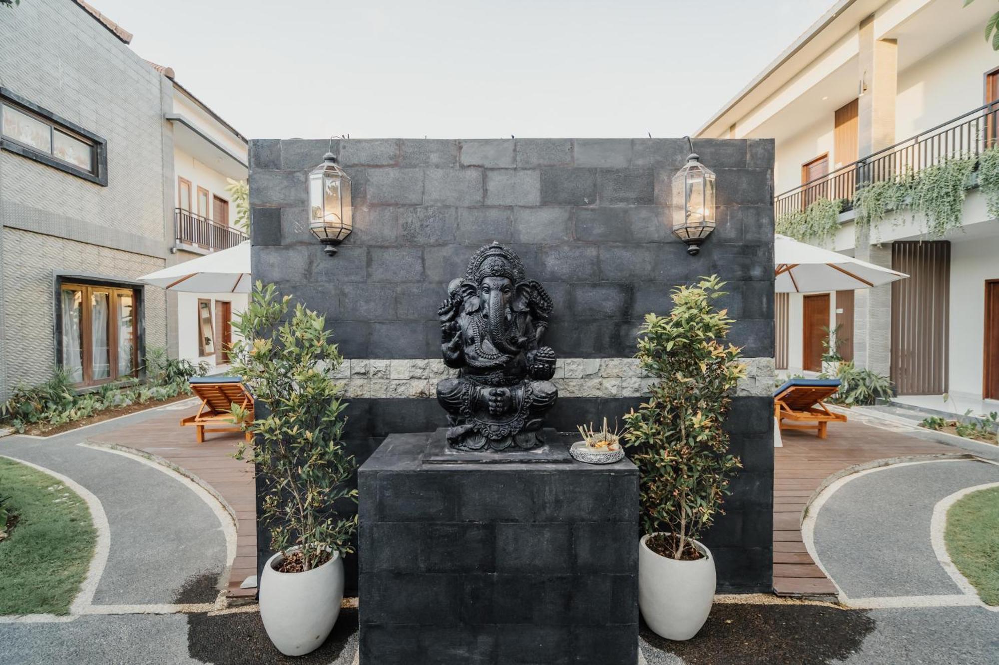 You Suite Seminyak Legian Exteriör bild